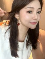 v金镀咪金Vca四叶草天然虎眼高级红玛瑙二花耳拍，市场高级版1:1版本高端定制Vca梵克雅宝 限量款V 四叶草 叶子 专柜限量款 超适合 去旅游 绝对必备款。市