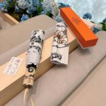 爱马仕 HermèS 链条马 极品H家三折自动伞重磅呈现 以其精湛的工艺技术和源源不断的想像力 新涂层技术伞布 带来令人惊喜的遮光效果 让防晒及隔热性能更优保障