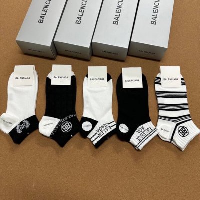 特 Balenciaga 巴黎世家Bl经典女款袜子 一盒五双 纯棉材质织造，上脚柔软舒适，大牌出街，潮人必备超好搭