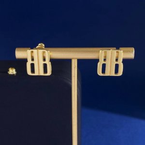 巴黎世家Balenciaga时尚简约设计光面双B字母耳钉 黄铜材料 金色 重约4.34G 尺寸约1.28Cm*1.43Cm*0.19Cm