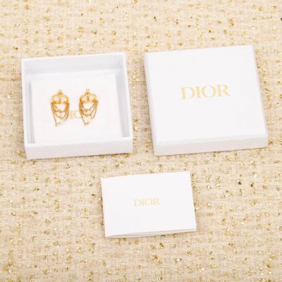 我们出品 Zp P5200量大私信客Fu 最美最美的 Dor流苏耳钉 [流泪][流泪]魔鬼，绝对的魔鬼，太太太好看了，而且一上身实在是令人惊喜万分，这简直就是神