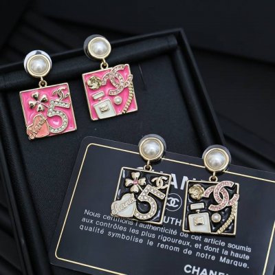 Chanel四方珐琅耳环结合了经典元素 双C;山茶花;5号;爱心;四叶草;链条8 超赞非常值得收藏