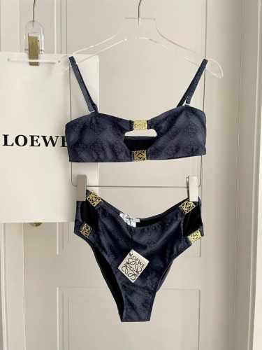 Loewe新款分体对版五金适合多种场景的游泳衣 海边 游泳池 温泉 水上乐园 漂流都可以内搭也完全可以 连体设计遮肉显高挑 腹部有点肉肉也不影响咱美美的 面料