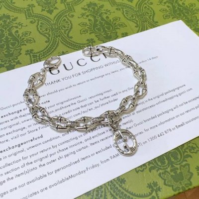 最新出炉土豪版手链 认准细节 独家高品质 Gucci古驰手链最新款的经典款 精致无论款式 质感 都是绝对的顶尖Feel 只要看一眼就懂了 超 Nice 搭配衣服