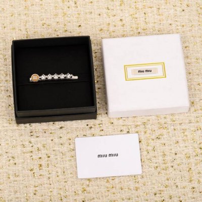 p120 211865【我们出品】预售23号左右出货，Zp 6310，量大咨询客Fu 【M@Um@U 发夹】25年新款，Cnc工艺上身方知它的美温柔又恰到好处的