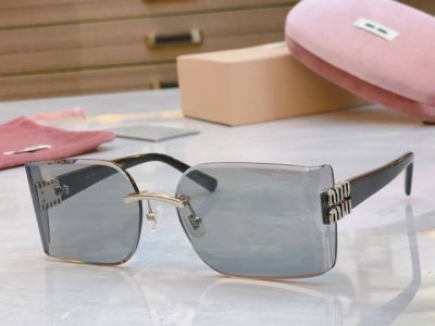 Miumi* 缪*缪新款太阳镜，Mod:Mu 111Av，Size:63-17-130