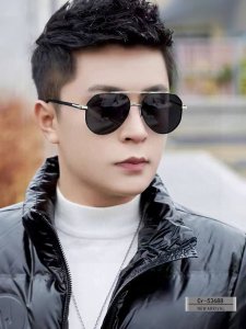 法国卡地亚-Cartier . 宝丽来树脂偏光镜片 . 金属镜架轻便佩戴舒适 . Size 60-13-148 . 新款男士太阳镜减轻强光负担 遮挡有害光线防辐