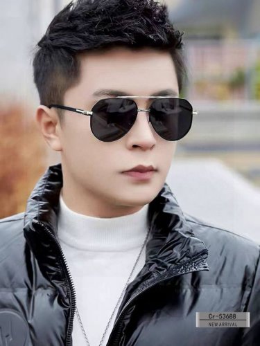 法国卡地亚-Cartier . 宝丽来树脂偏光镜片 . 金属镜架轻便佩戴舒适 . Size 60-13-148 . 新款男士太阳镜减轻强光负担 遮挡有害光线防辐