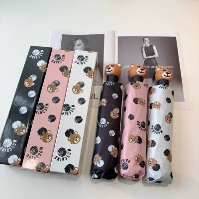 Moschino 莫斯奇诺 熊头柄 三折自动伞设计师Franco Moschino以自己的名字命名的一个意大利品牌 创立于1983年 风格高贵迷人 时尚 可爱又