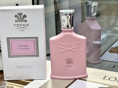 专柜品质 Creed信仰克雷德Spring Flower新香春漾花华香水100Ml 香氛系列:花香粉瓶 前调：佛手柑、葡萄柚、绿植香调、柠檬 中调：杏子、茉莉花