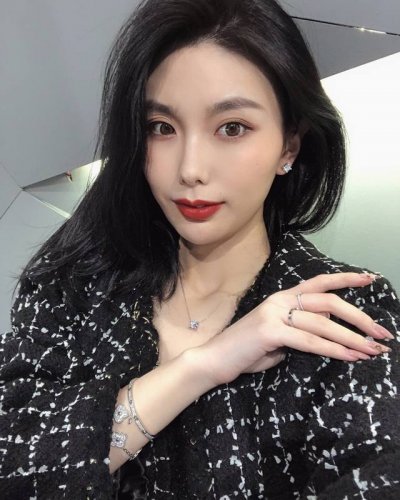 203195 我们出品 牛角项链 上图即卖的大爆款[机智]，认准唯一一家真正购入珠宝类Zp开发的，可以订做真金真钻版，一致Zp，咨询客Fu 经典牛角锁骨项链，一