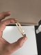 经典款窄版Love无钻手镯没有正品不开模 我们只做原版最好的还原 每一个细节我们都会做到一致 这款产品工艺复杂比宽版Love工艺麻烦很多 1我们全程Cnc精雕