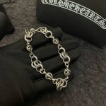 新款 专柜品质 Chrome Hearts克罗心 经典复古手链 童军花球圆扣凹凸造型不同的花纹设计风格 呈现出与众不同 十字架 童军花是克罗心的志 所以更经久不