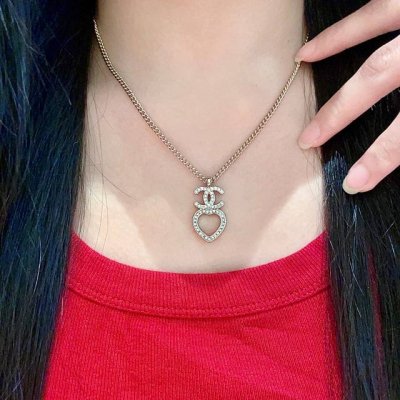 chanel香奈儿 中古 项链小香家的款式真心无需多介绍每一款都超好看，精致大方，非常显气质.