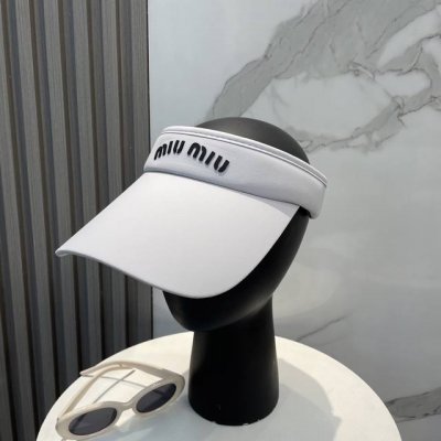 miumiu缪缪 夏日冰丝空顶帽 空顶防晒帽不耽误扎马尾~ 冰丝面料实用又好看！ 大帽檐的设计能有效的阻隔紫外线 多色可选