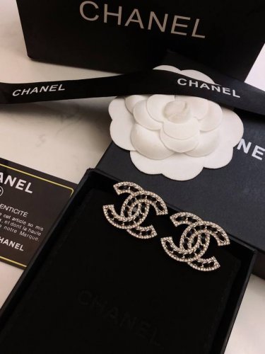 新款美超推荐小香 原单品质 New Chanel 耳钉 热销款 市面最高版本！专柜1:1款式开模 925纯银针 专柜原版黄铜材质！香奈儿女神必备
