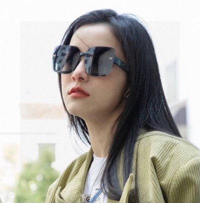 tr偏光系列 爱马仕 经典的方框设计，不挑脸型，无论搭配大衣还是连衣裙都非常显气质尼龙偏光镜片预防紫外线 型号：H7049