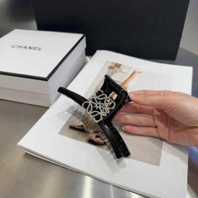 配包装盒 Loewe 罗意威 字母抓夹，时尚潮品，简单大方，人手必备单品