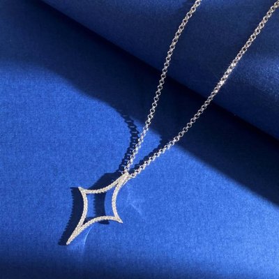 无标小众设计闪耀轻奢时尚镂空满钻星芒光芒吊坠项链 黄铜材质 银色 重约5.5G 项链长约43.5Cm+2.3Cm 吊坠约2.4Cm*3.74Cm*0.2Cm