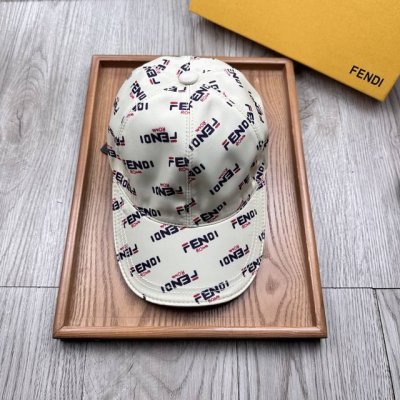 F家。 单款单色。 超A品质 最新款！时尚潮流，高端做工！每一个帽子都是用心之作！牛津材质！头层牛皮！配盒子、防尘袋！非一般的品质，细节也很重要。真皮帽钉，真皮