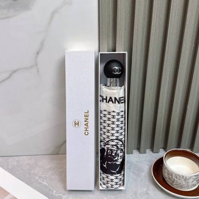 Chanel 香奈儿 夏季新款 全自动折叠晴雨伞 黑色涂层防晒有效阻隔紫外线99%，Upf 50 所以能起到伞下体感降温的效果！ 有效隔热，高效防晒 一把搞定，