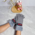 Prada 普拉达 2024秋冬懒兔毛羊毛手套值得对比同款不同品质，秒杀市场差产品，羊毛十懒兔毛内里加绒 经典不过时款.喜欢可以入手了，这种品质的今年用了明年还