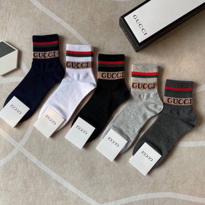 特 Gucci 古奇大G家新品男款短筒袜子 一盒五双 红绿条搭配品牌全称Logo 特显高大上 纯棉材质 透气舒适 运动休闲百搭款 Ins超火爆小单品 大牌出街