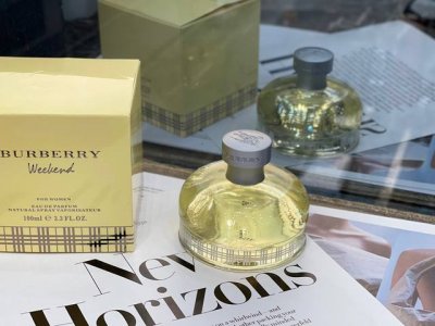 专柜品质 burberry博柏利巴宝莉周末女士香水100Ml burberry Weekend For Women 香调 花香调 前调 木犀草 橘子 鼠尾草 中
