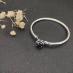 david Yurman 3Mm黑钻主人手镯。有17Cm和19Cm两个尺寸。建议适合佩戴的手围15-18Cm 编号Dysz-155、Dysz-156
