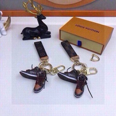 100元配图片原版包装 独家定制款，爆款Aj迷你鞋 路易威登Louisvuitton 钥匙扣经典老花Monogram，经久耐用， 是 Dragonne 钥匙扣理
