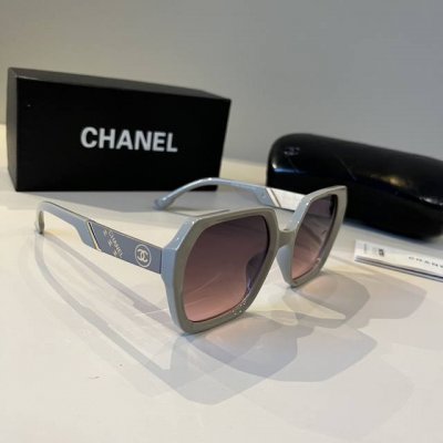 chanel香奈儿怎么搭都不会出错我好爱！ 墨镜潮流王 果真每次都不会让我失望 男女都可以戴噢~ 最百搭的黑色款式！