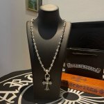 新款 专柜品质 Chrome Hearts克罗心 经典复古多元素骷髅头十字花项链 凤尾吊坠 凹凸造型不同的花纹设计风格 呈现出与众不同 十字架 童军花是克罗心的