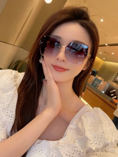Tr偏光系列 Lv大框太阳镜墨镜经典的方框设计 不挑脸型 无论搭配大衣还是连衣裙都非常显气质偏光镜片预防紫外线 型号 L9615