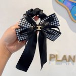 配包装P60 chanel 香奈儿 蝴蝶结肠圈，新款真丝飘带，头扎皮筋发圈，真丝面料，经典花行款， 高端大气，名媛范儿，