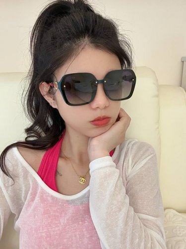Gucci-偏光太阳镜 2025开春新款 潮流爆款 时尚方框偏光太阳镜 高品质 佩戴舒适 网红潮款墨镜 女士高清偏光太阳镜 高品质Tr镜框 型号：G7207