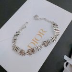 dior新款高品质迪奥手链原单货专柜新款开模复古潮流时尚必备 男女均可佩戴 情侣款同款 摇滚朋克泰银风格 复古元素 潮流百搭 官网同款项链最新款链条档次更高明星
