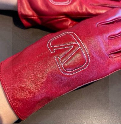 P120 新款独家首发华伦天奴Valentino长款触屏女款手套 原单品质 官网同步女士新款高档羊皮手套女神首选 不可错过百分百选用进口羊皮羊皮质细腻柔软 认准