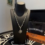 新款 专柜品质 Chrome Hearts克罗心 十字架骷髅头项链 骰子吊坠 凹凸造型不同的花纹设计风格 呈现出与众不同 十字架 童军花是克罗心的志 所以更经久