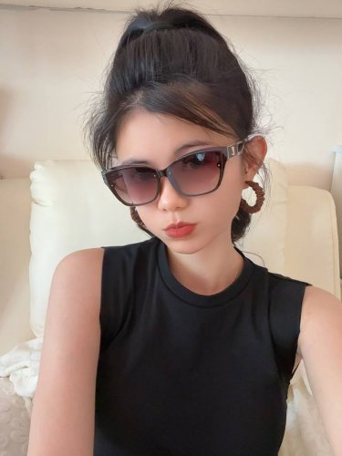 Lv 2025年开春新款 潮流爆款 时尚方框太阳镜 高品质 佩戴舒适 网红潮款墨镜 型号L7310