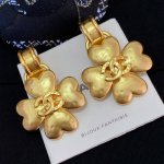 高品质 细节如图 我们出品 最爱Vintage遇到绝对不能错过 香 四叶草耳夹 非常推荐！“流行稍纵即逝，风格永存”这就是Vintage的魅力！可遇而不可求这句