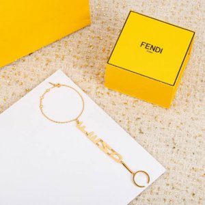 203452 我们出品 按照戒指改版的，量大咨询客Fu Fend！F字母套戒 比Zp做得还完美抛光，电镀，线条感，质感，细节，角度拿捏，堪称比金货还完美我真心快