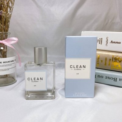 专柜品质 Clean洁净清新空气Air中性香水60Ml 香调:木质馥奇香调 前调:香柠檬花高山空气 中调:绿叶小苍兰牡丹 尾调:麝香开司米木琥珀脂粉味醛