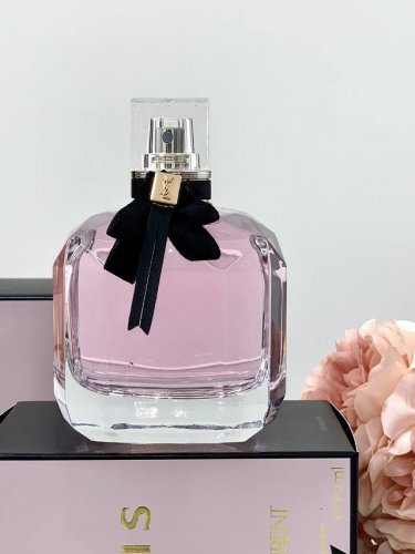 专柜品质 情人节送礼必备 独家正品渠道货源 Ysl 反转巴黎经典款香水...90Ml 迪丽热巴同款 要说起 斩男香 各大榜单一定不会漏掉Ysl的反转巴黎 颜值超