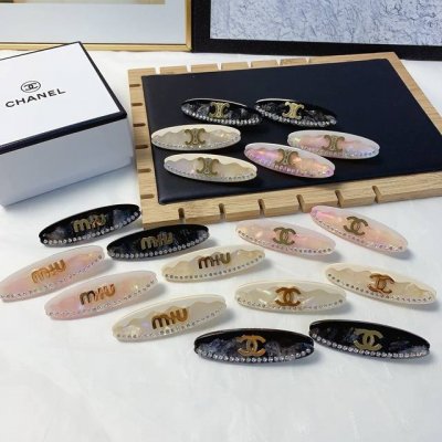 Celine赛琳 Celine发夹 凯旋门钛钢Logo压夹边夹刘海夹日常精致小单品 气质百搭小仙女必入单品 宝藏款 闭眼入推荐款 一对