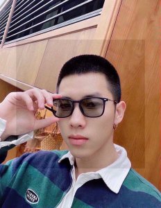阿玛尼Armani 原单品质男士女士偏光太阳镜 材质 高清宝丽来偏光镜片 板材印字Logo镜腿 看细节就知道大师手工制作设计 做工精致 高端大气 适合旅游出行