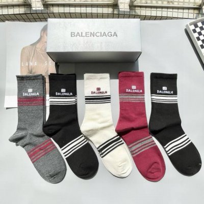 配包装 一盒五双 Balenciaga 巴黎世家 好看到爆炸欧美大牌高筒袜男女款潮人必不能少的专柜代购品质高筒袜子 搭配起来超高逼格 时髦度爆表啊啊啊啊 推荐推