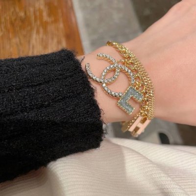 Chanel香奈儿 中古 手链小香家的款式真心无需多介绍每一款都超好看 精致大方 非常显气质