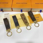 元，配全套原版包装高版路易威登Louisvuitton 钥匙扣M65221经典老花Monogram，经久耐用， 是 Dragonne 钥匙扣理想的材质，可打造这