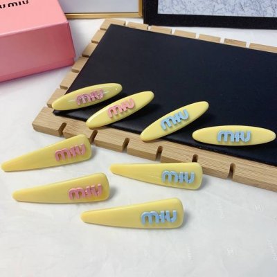 miumiu缪缪 Miumiu发夹 糖果色Logo边夹刘海夹压夹日常精致小单品 气质百搭小仙女必入单品 宝藏款 闭眼入推荐款 一对