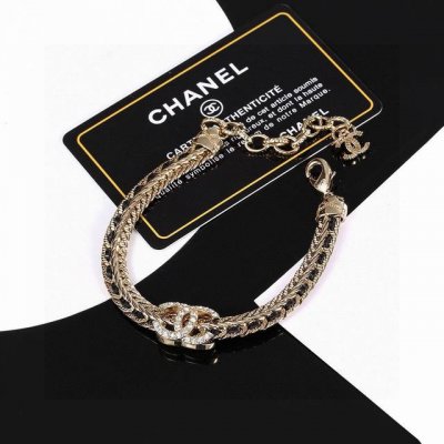 chanel 小香奈儿皮带手链 高端品质，专柜同材质，真正黄铜，离子电镀，独家实拍图做工精致细腻，重工版本，超级仙女唯美的一款，做工超级细心无漏洞，媲美Zp买到